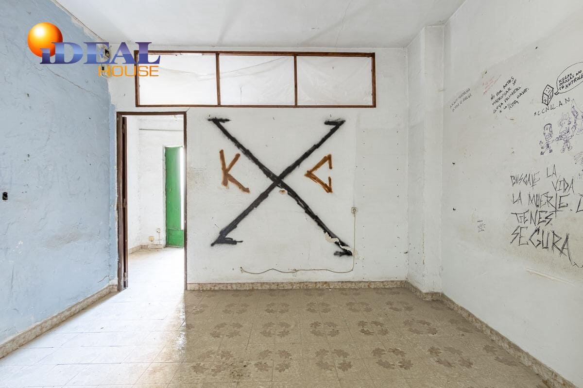 Casa de 8 habitaciones en Granada ciudad en venta - 499.000 € (Ref: 9433842)