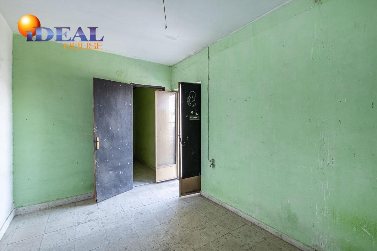 Casa de 8 habitaciones en Granada ciudad en venta - 499.000 € (Ref: 9433842)