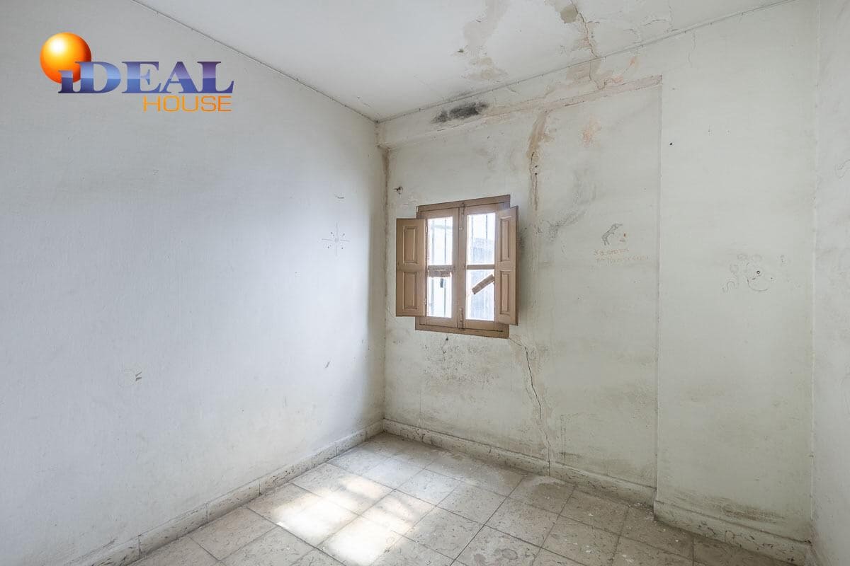 Casa de 8 habitaciones en Granada ciudad en venta - 499.000 € (Ref: 9433842)