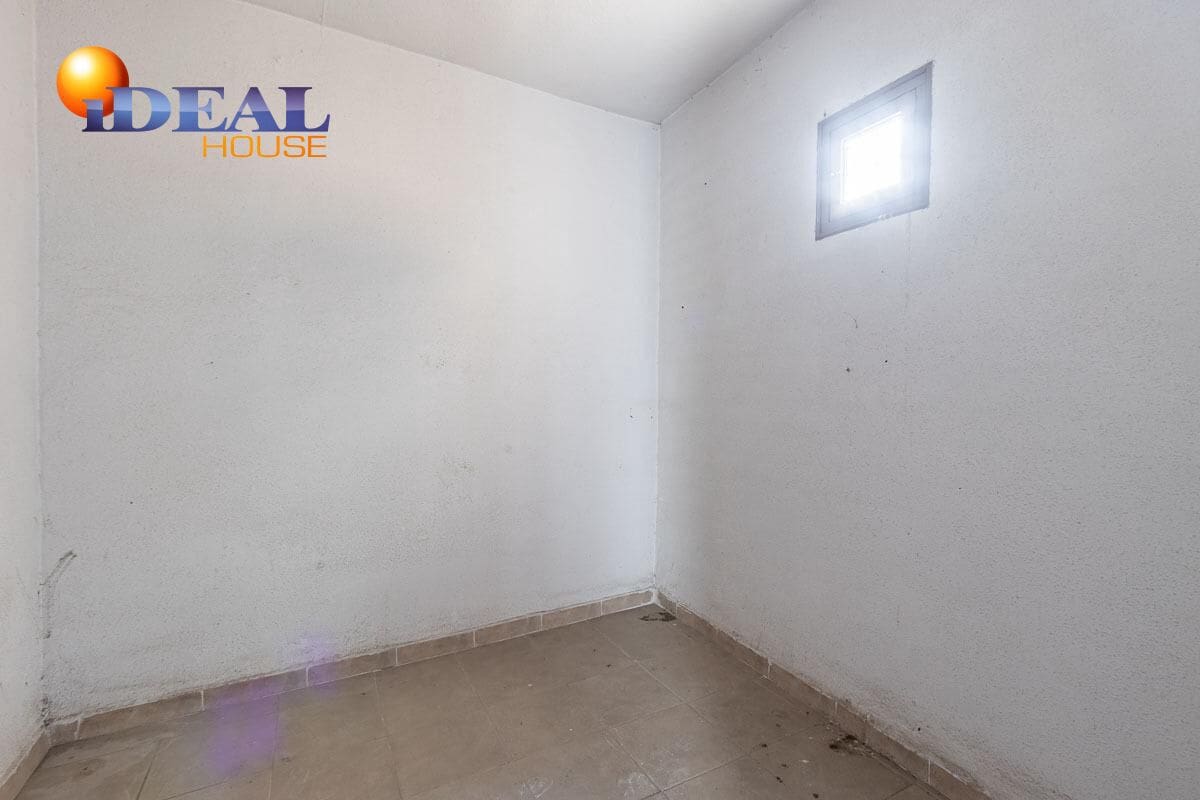 Casa de 8 habitaciones en Granada ciudad en venta - 499.000 € (Ref: 9433842)