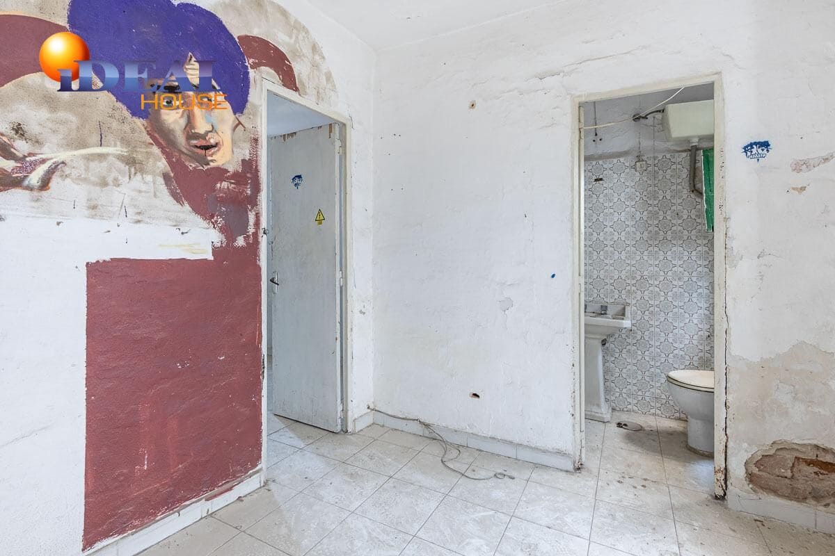 Casa de 8 habitaciones en Granada ciudad en venta - 499.000 € (Ref: 9433842)