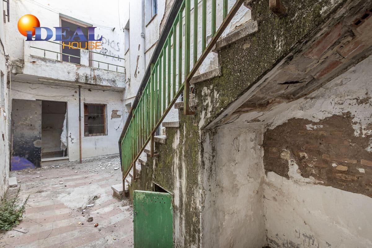 Casa de 8 habitaciones en Granada ciudad en venta - 499.000 € (Ref: 9433842)