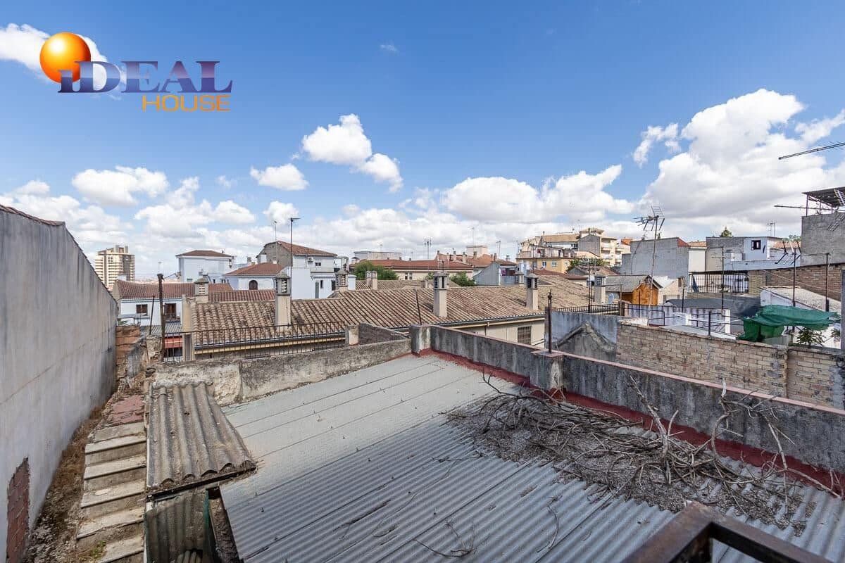 Casa de 8 habitaciones en Granada ciudad en venta - 499.000 € (Ref: 9433842)