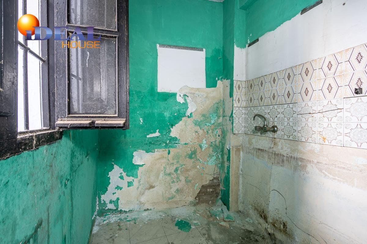 Casa de 8 habitaciones en Granada ciudad en venta - 499.000 € (Ref: 9433842)