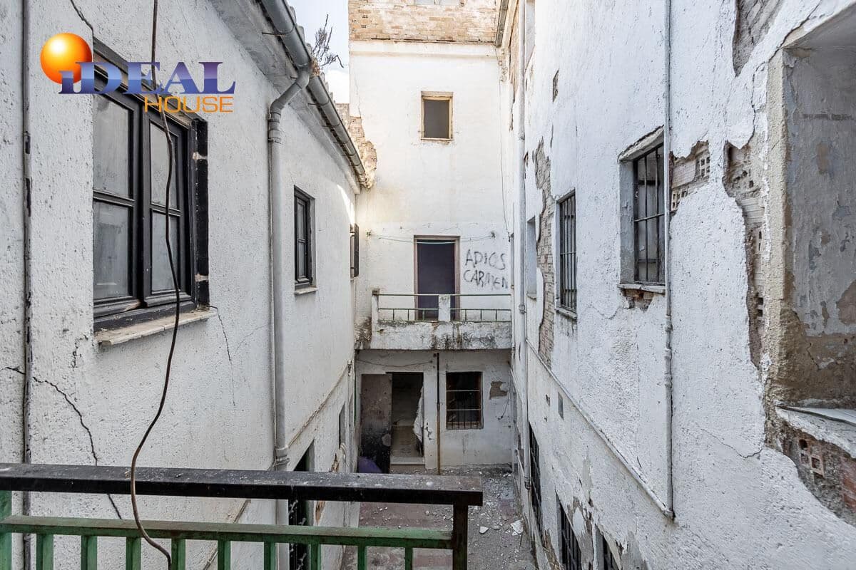 Casa de 8 habitaciones en Granada ciudad en venta - 499.000 € (Ref: 9433842)