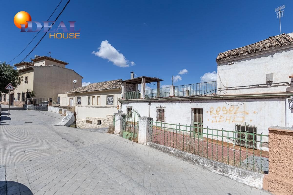 Casa de 8 habitaciones en Granada ciudad en venta - 499.000 € (Ref: 9433842)