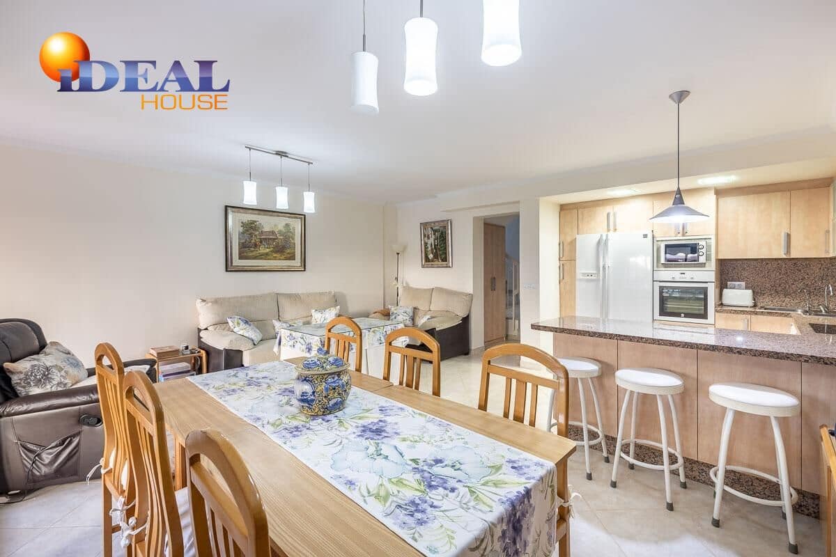 4 sovrum Radhus till salu i Salobrena med pool garage - 475 000 € (Ref: 9433844)