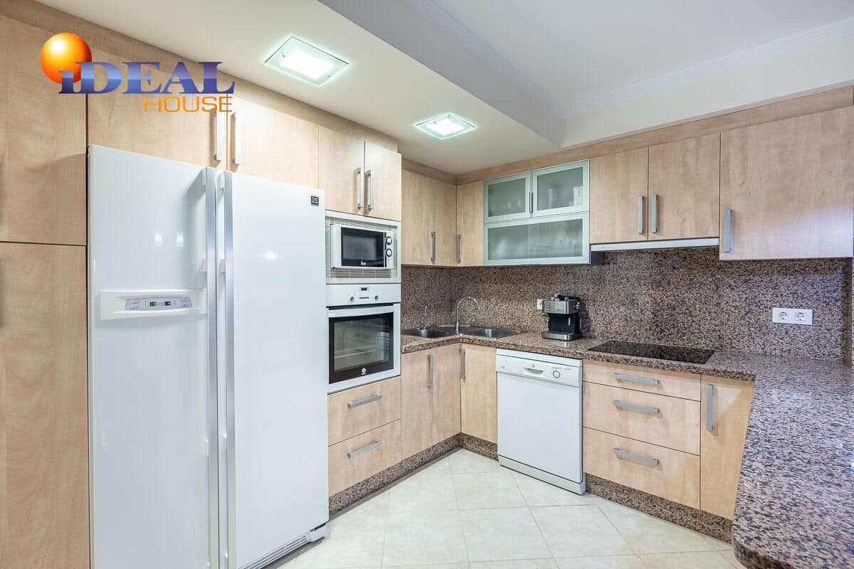 4 sovrum Radhus till salu i Salobrena med pool garage - 475 000 € (Ref: 9433844)