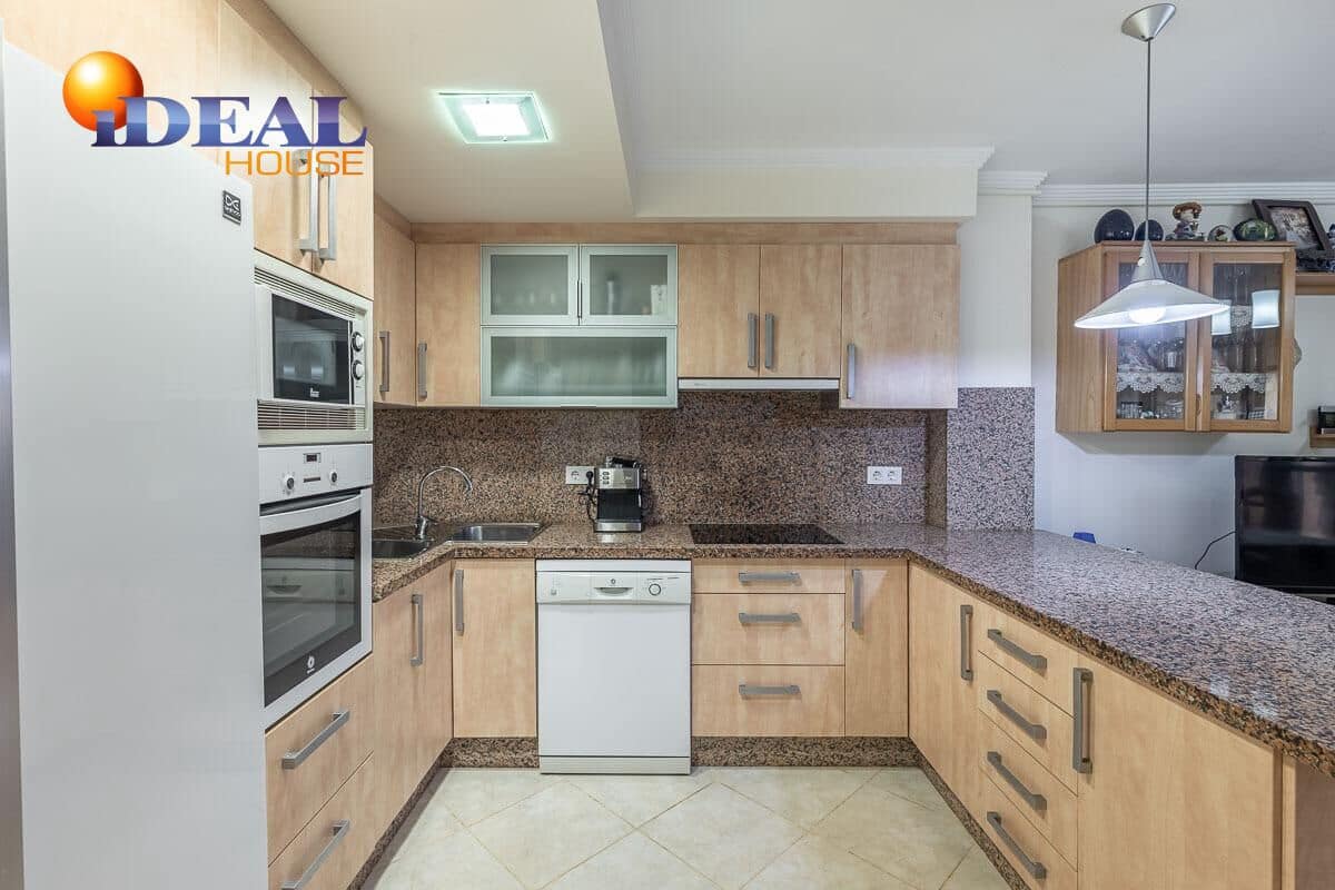 4 sovrum Radhus till salu i Salobrena med pool garage - 475 000 € (Ref: 9433844)