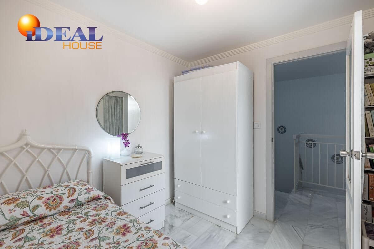 4 sovrum Radhus till salu i Salobrena med pool garage - 475 000 € (Ref: 9433844)