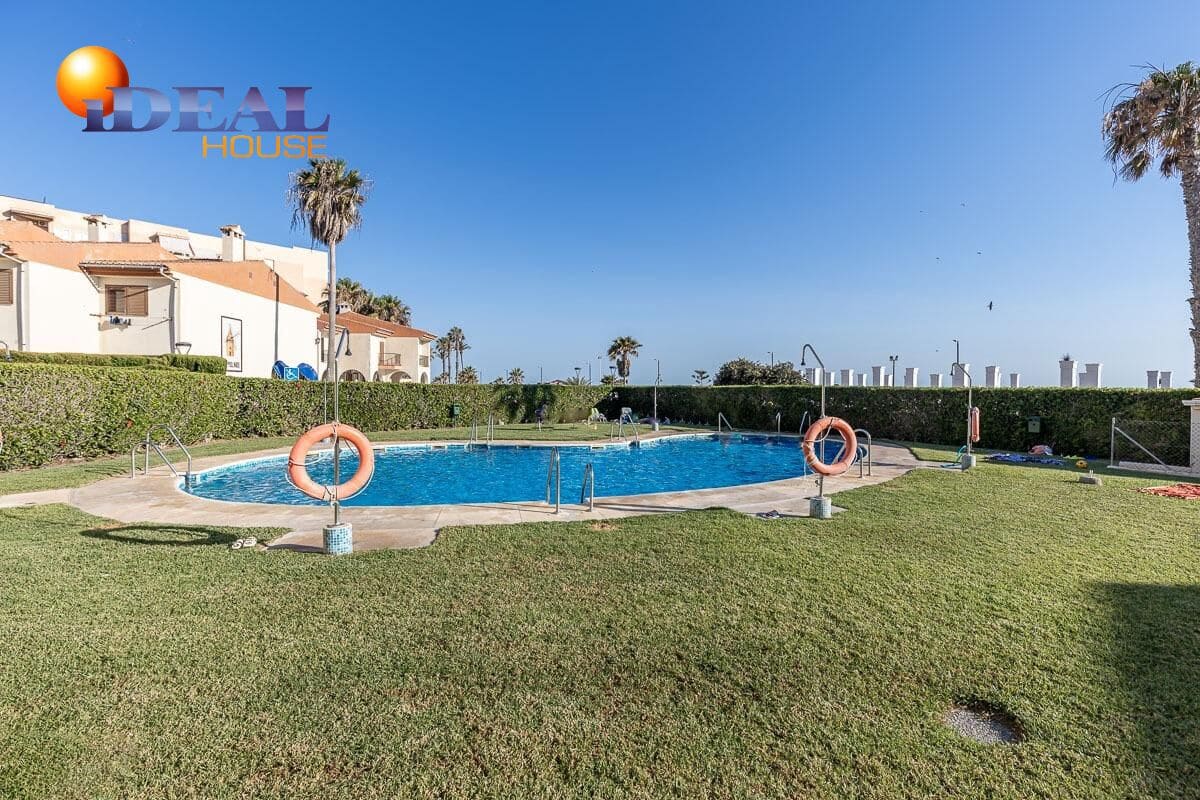 4 sovrum Radhus till salu i Salobrena med pool garage - 475 000 € (Ref: 9433844)