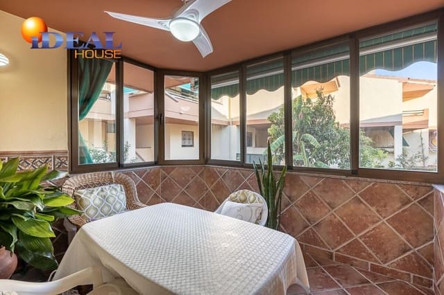 4 sovrum Radhus till salu i Salobreña med pool garage - 475 000 € (Ref: 9433844)