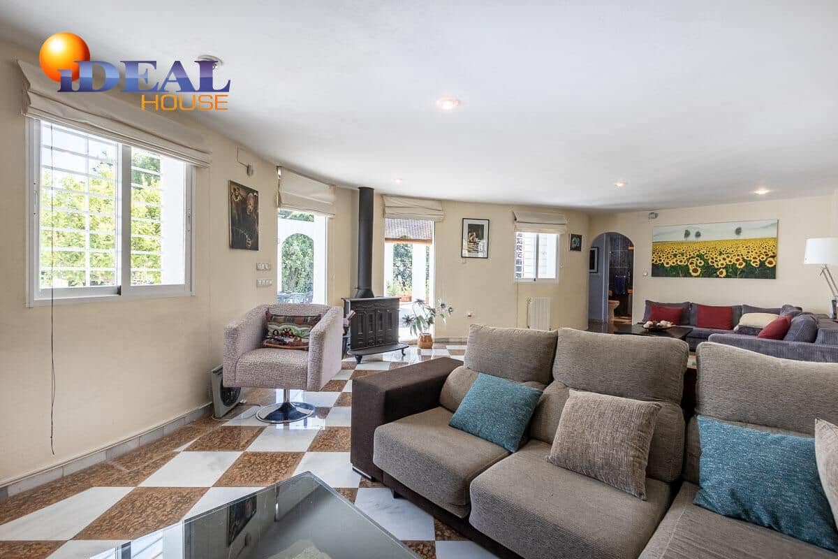 4 sovrum Villa till salu i Albolote med pool garage - 525 000 € (Ref: 9433850)