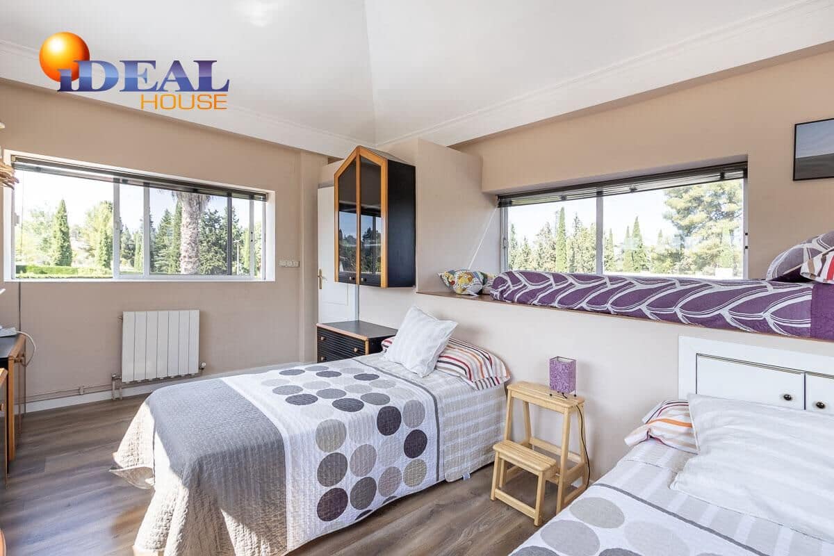 4 sovrum Villa till salu i Albolote med pool garage - 525 000 € (Ref: 9433850)