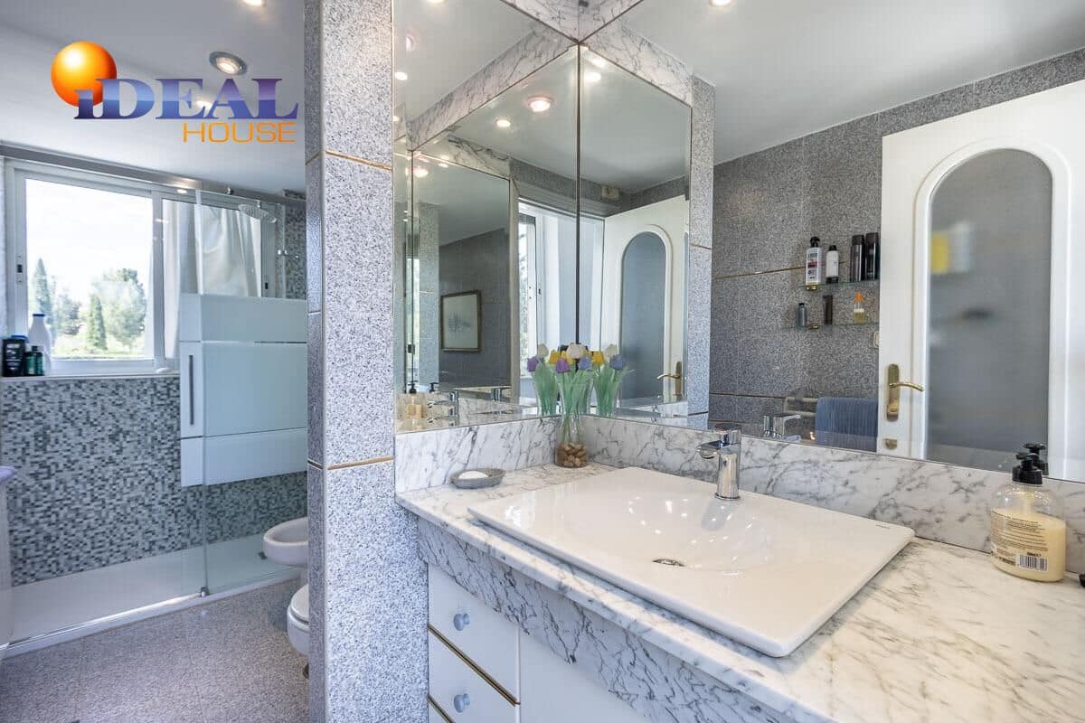 4 sovrum Villa till salu i Albolote med pool garage - 525 000 € (Ref: 9433850)