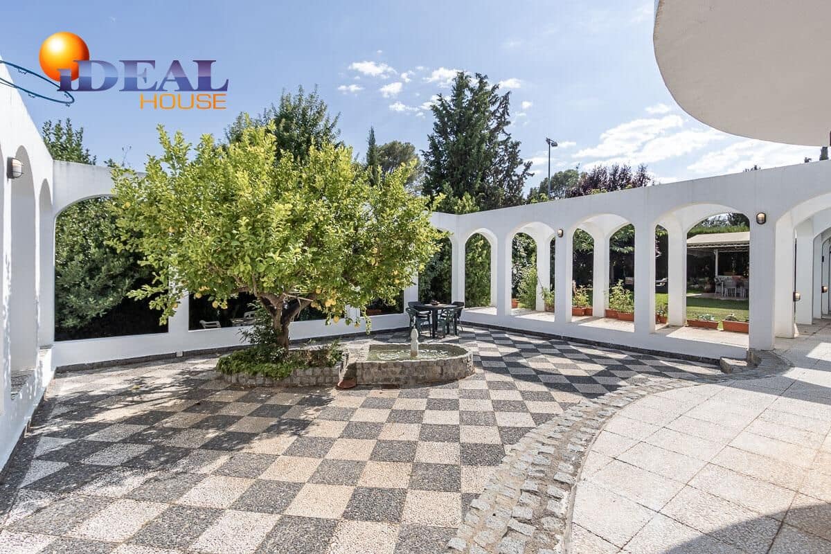 4 sovrum Villa till salu i Albolote med pool garage - 525 000 € (Ref: 9433850)