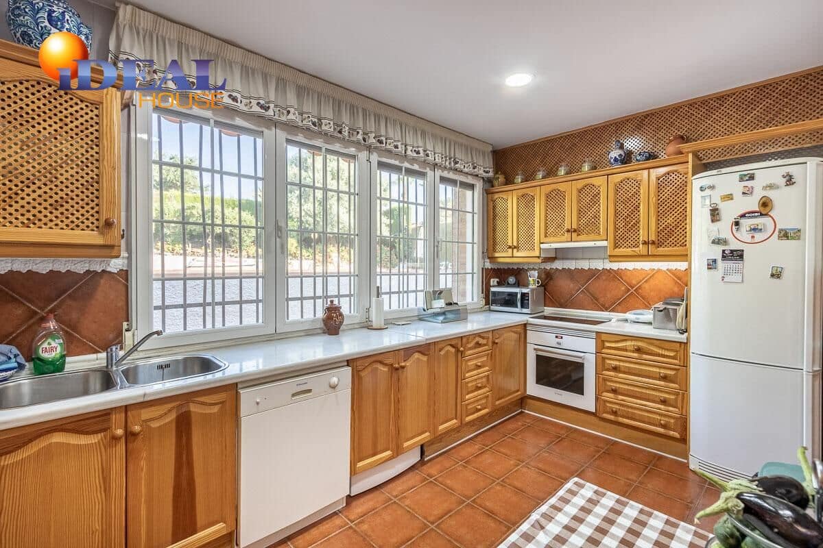 4 sypialnia Finka/Dom wiejski na sprzedaż w La Zubia z basenem - 650 000 € (Ref: 9433851)