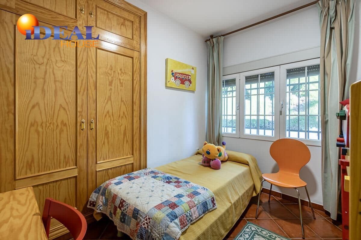 4 sypialnia Finka/Dom wiejski na sprzedaż w La Zubia z basenem - 650 000 € (Ref: 9433851)