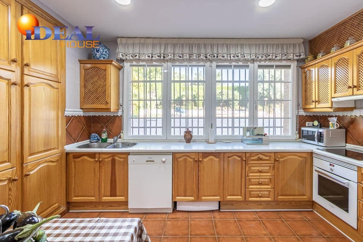 4 sypialnia Finka/Dom wiejski na sprzedaż w La Zubia z basenem - 650 000 € (Ref: 9433851)