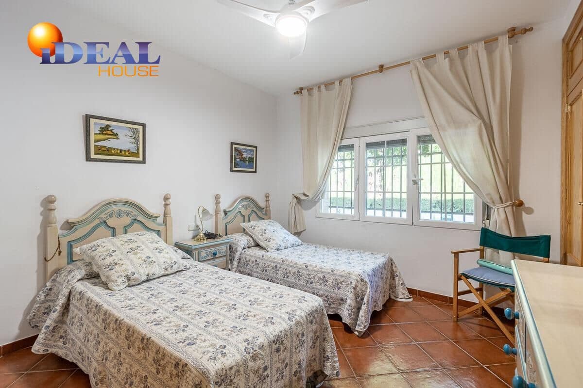 4 sypialnia Finka/Dom wiejski na sprzedaż w La Zubia z basenem - 650 000 € (Ref: 9433851)