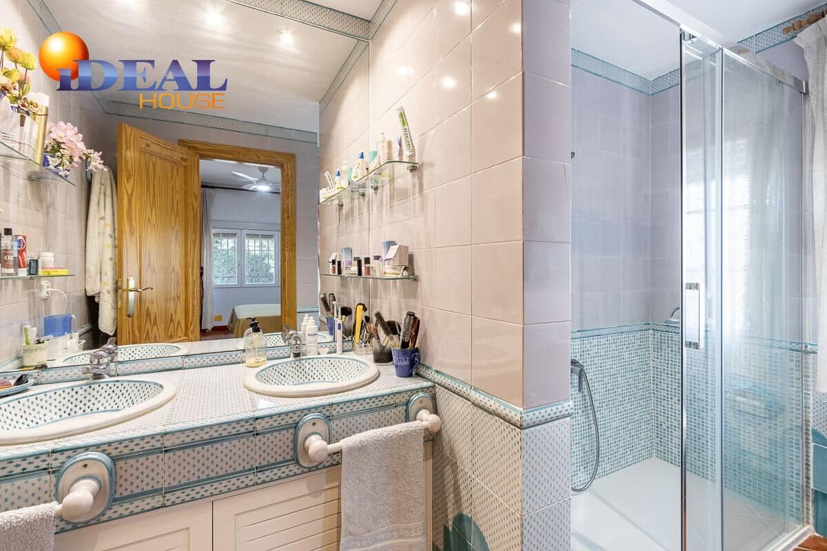 4 sypialnia Finka/Dom wiejski na sprzedaż w La Zubia z basenem - 650 000 € (Ref: 9433851)