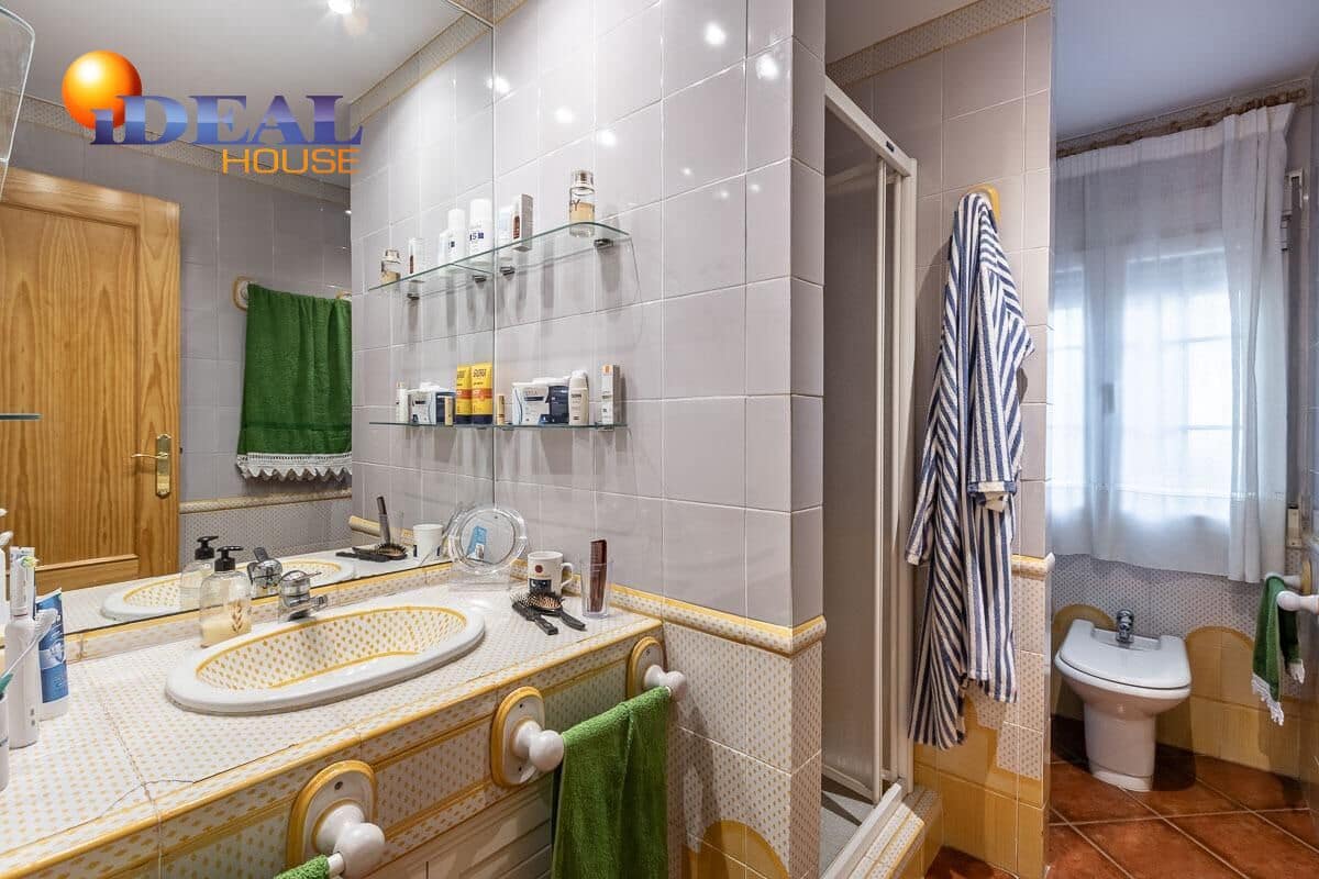 4 sypialnia Finka/Dom wiejski na sprzedaż w La Zubia z basenem - 650 000 € (Ref: 9433851)