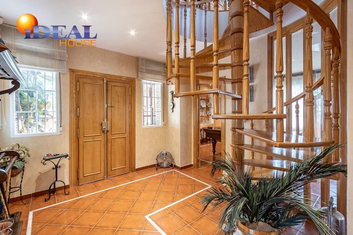 4 sypialnia Finka/Dom wiejski na sprzedaż w La Zubia z basenem - 650 000 € (Ref: 9433851)