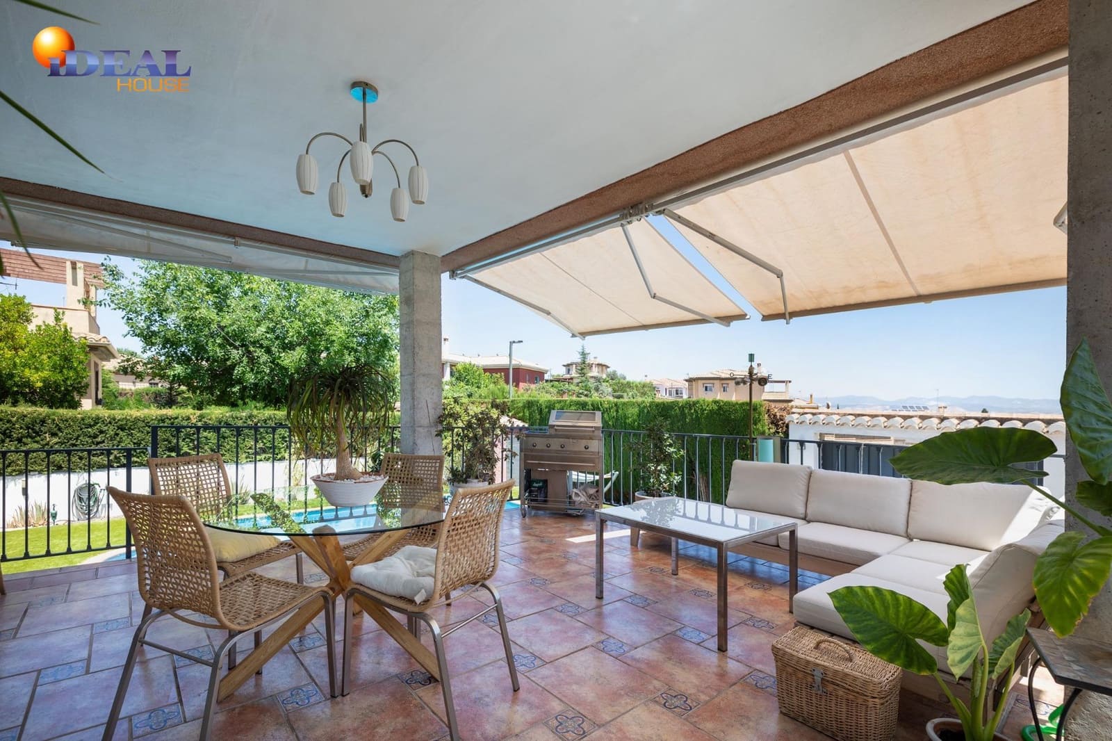 3 bedroom Villa for sale in Otura with pool garage - € 545,000 (Ref: 9433855)