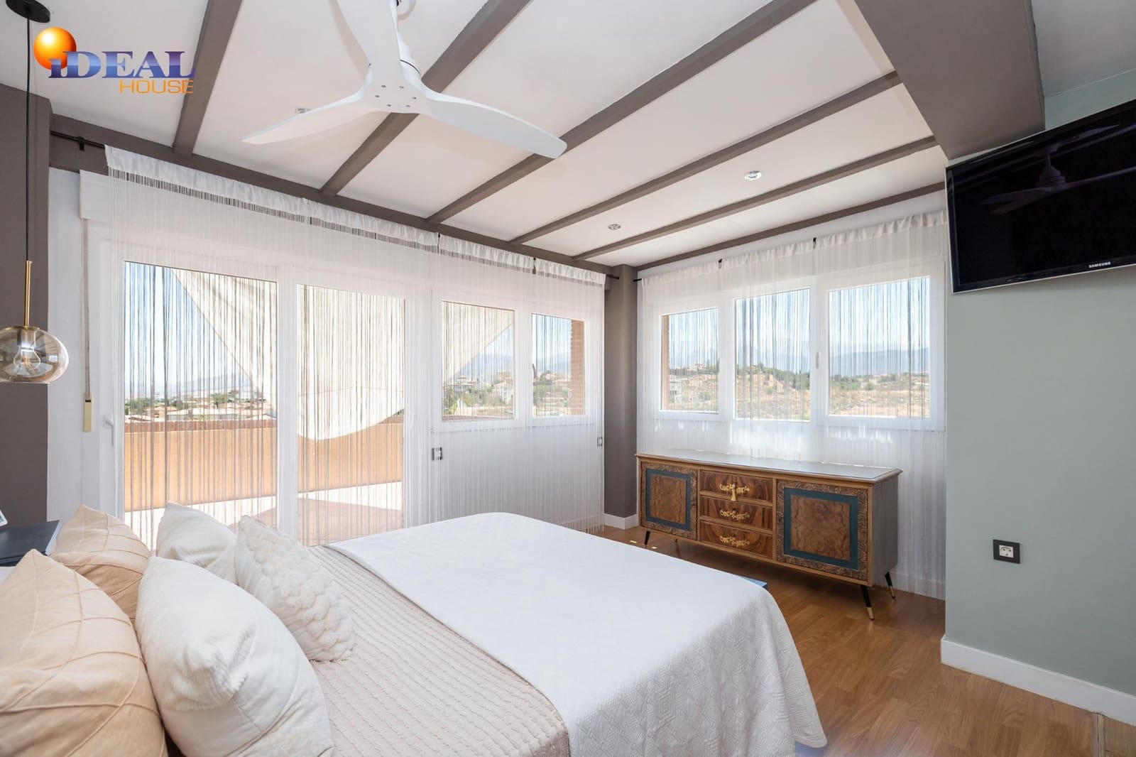 3 bedroom Villa for sale in Otura with pool garage - € 545,000 (Ref: 9433855)