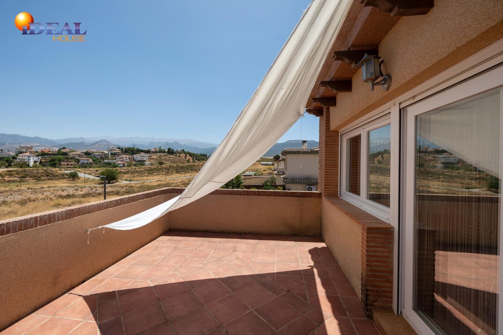 3 bedroom Villa for sale in Otura with pool garage - € 545,000 (Ref: 9433855)