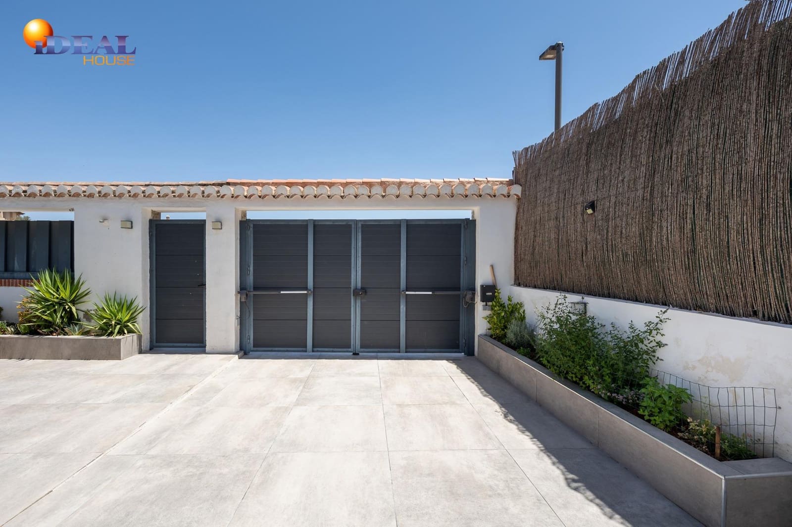 3 bedroom Villa for sale in Otura with pool garage - € 545,000 (Ref: 9433855)