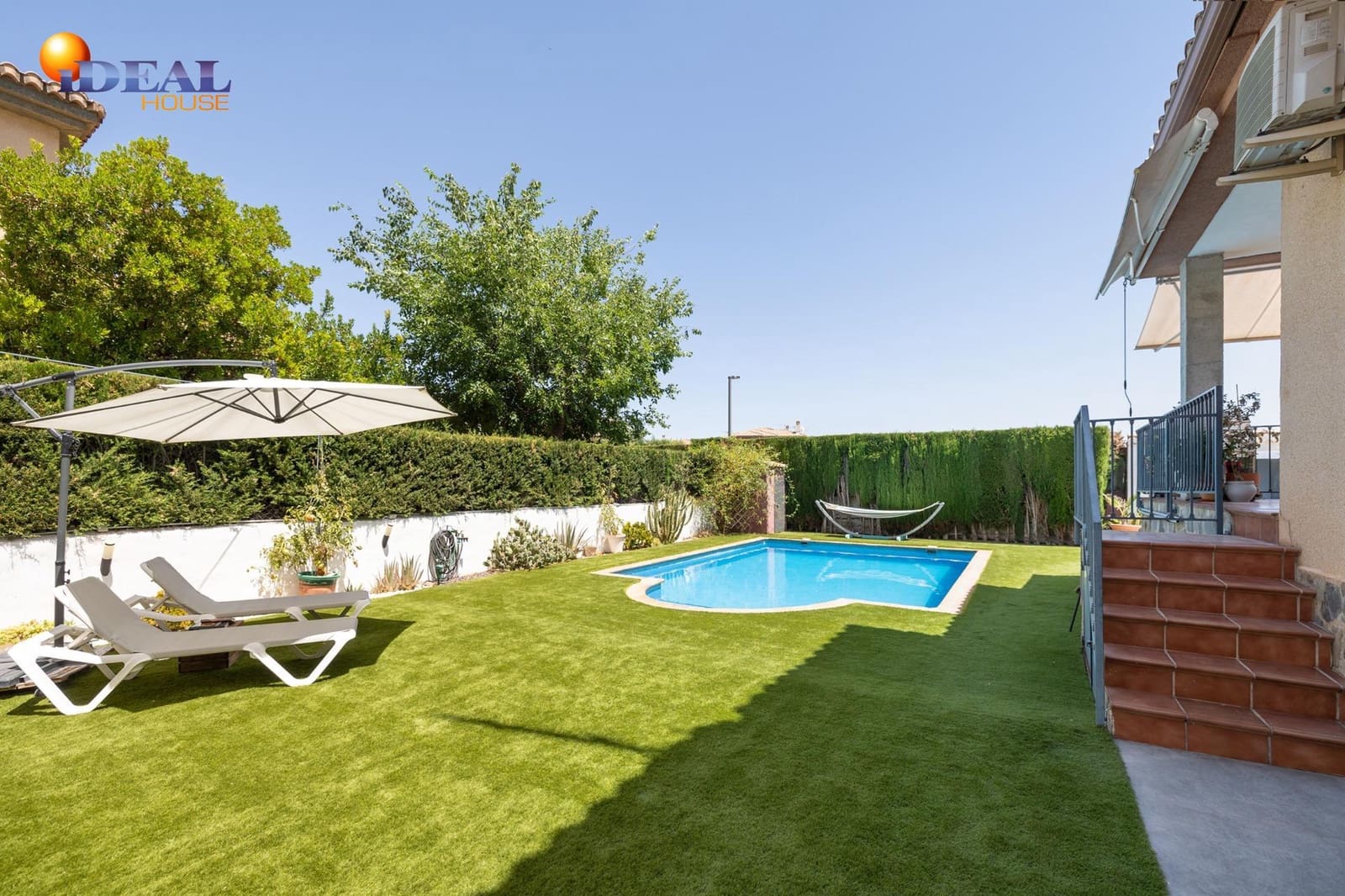 3 bedroom Villa for sale in Otura with pool garage - € 545,000 (Ref: 9433855)