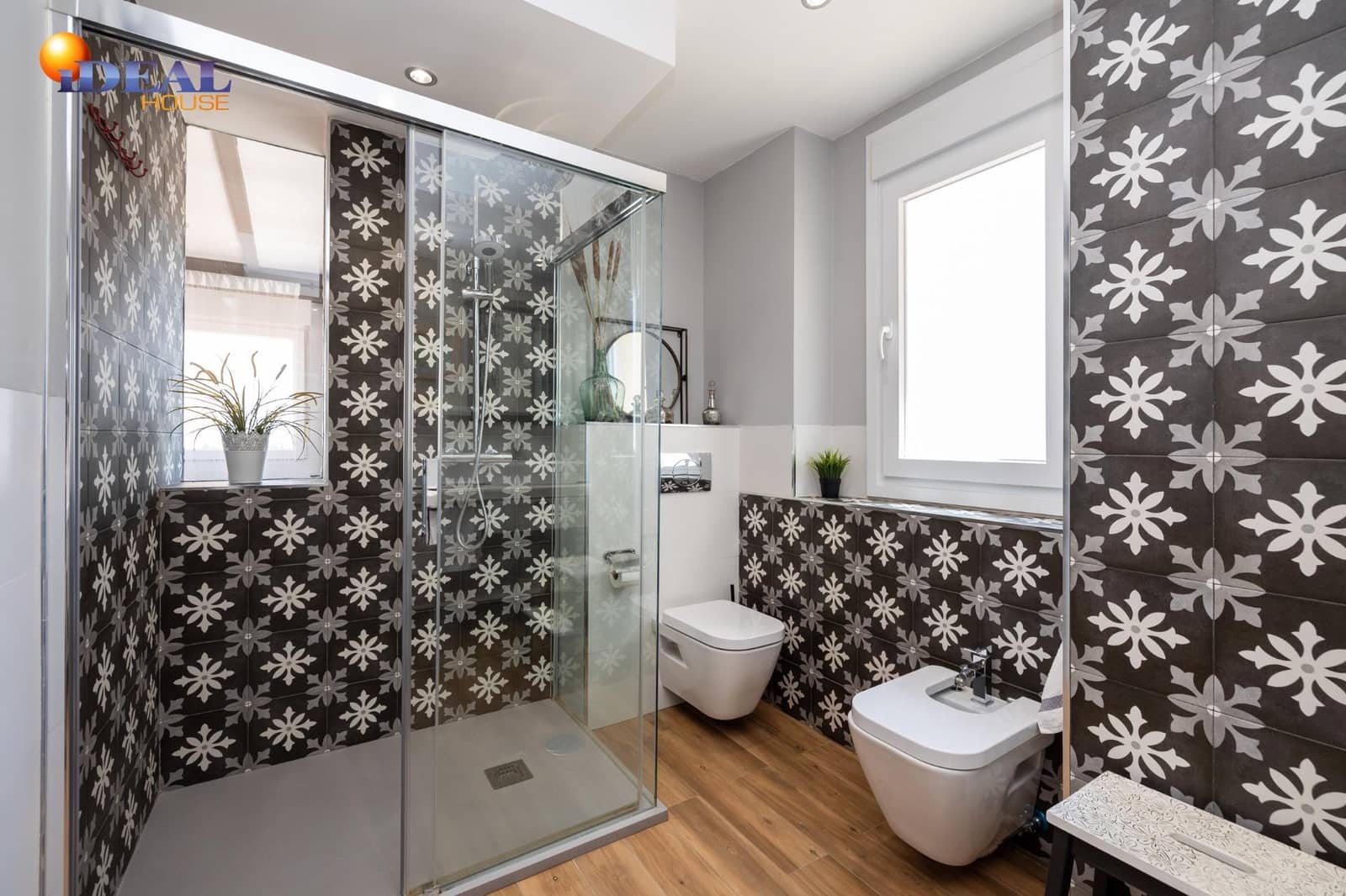 3 bedroom Villa for sale in Otura with pool garage - € 545,000 (Ref: 9433855)