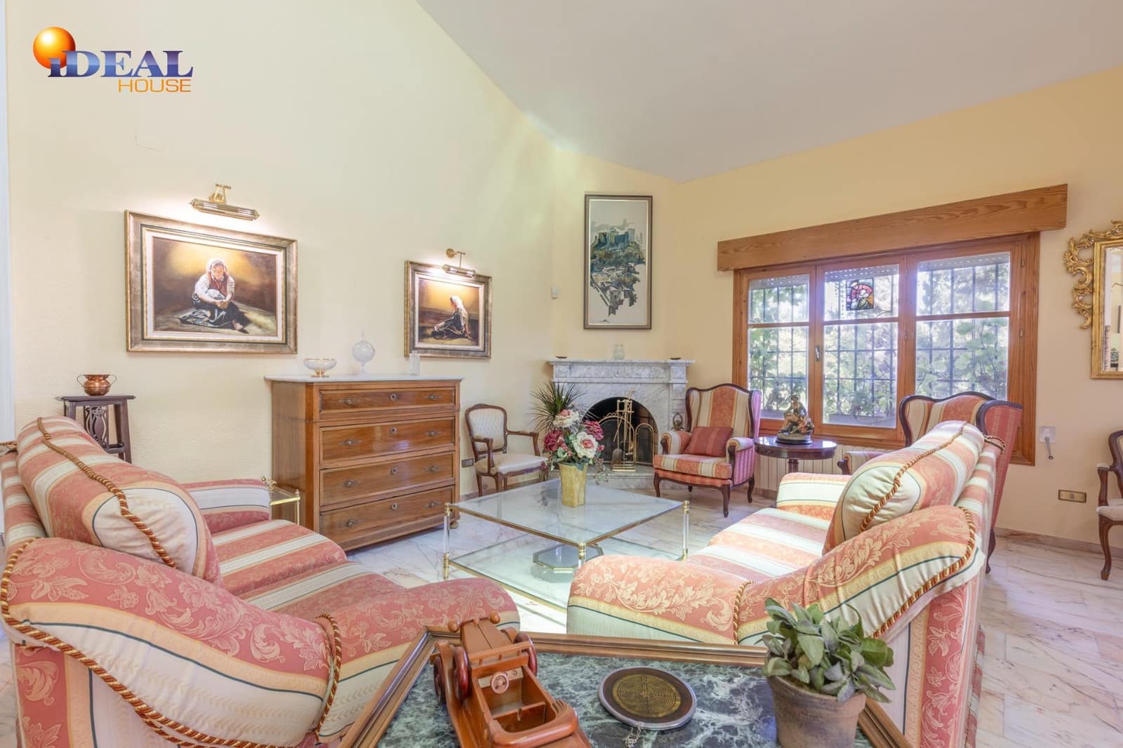 4 makuuhuone Huvila myytävänä paikassa Albolote mukana uima-altaan 
autotalli - 560 000 € (Ref: 9433856)