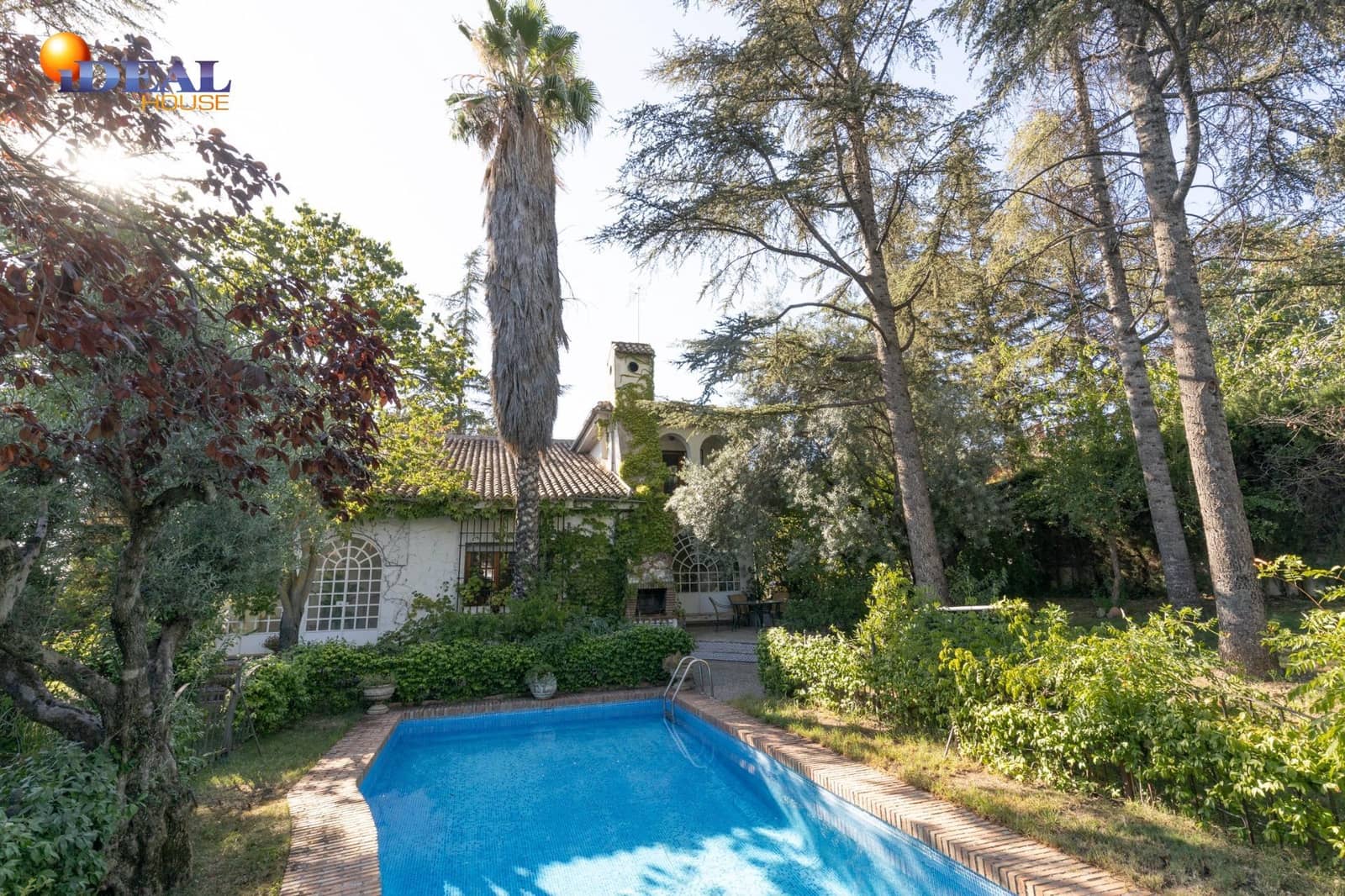 4 makuuhuone Huvila myytävänä paikassa Albolote mukana uima-altaan 
autotalli - 560 000 € (Ref: 9433856)