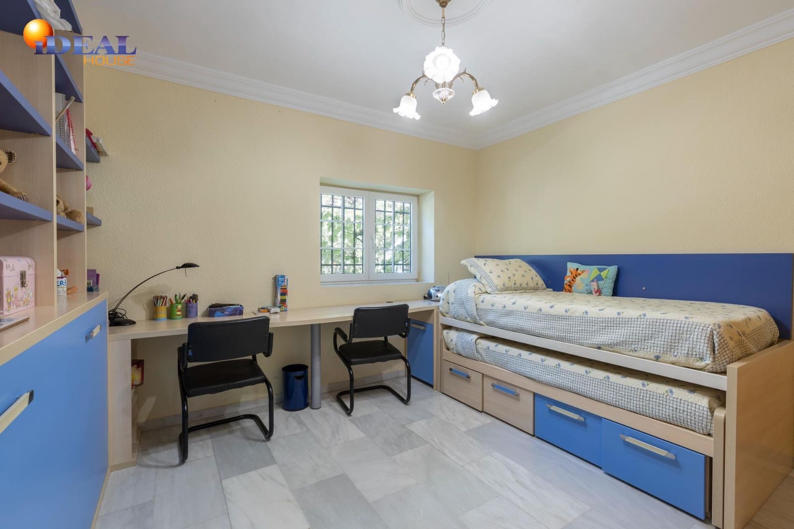 4 makuuhuone Huvila myytävänä paikassa Albolote mukana uima-altaan 
autotalli - 560 000 € (Ref: 9433856)