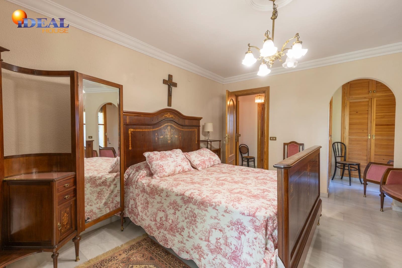 4 makuuhuone Huvila myytävänä paikassa Albolote mukana uima-altaan 
autotalli - 560 000 € (Ref: 9433856)