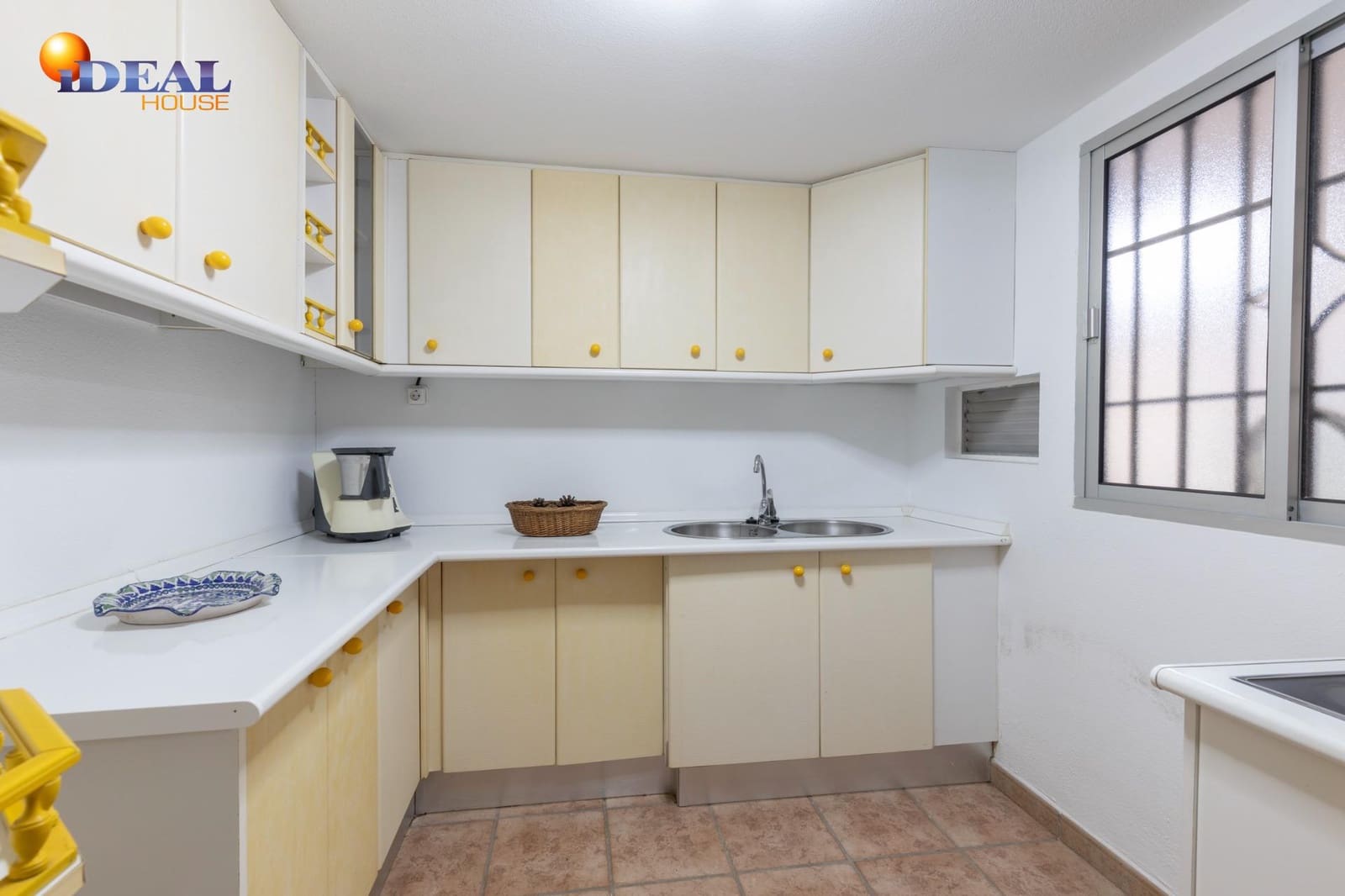 4 makuuhuone Huvila myytävänä paikassa Albolote mukana uima-altaan 
autotalli - 560 000 € (Ref: 9433856)