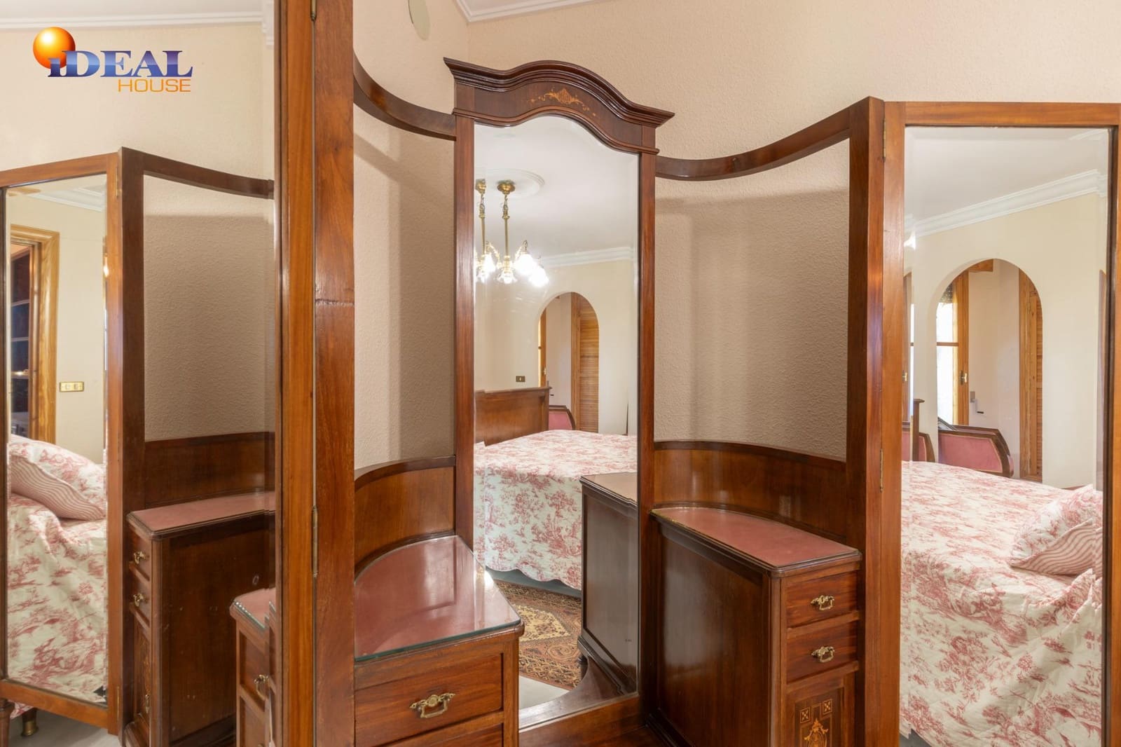 4 makuuhuone Huvila myytävänä paikassa Albolote mukana uima-altaan 
autotalli - 560 000 € (Ref: 9433856)