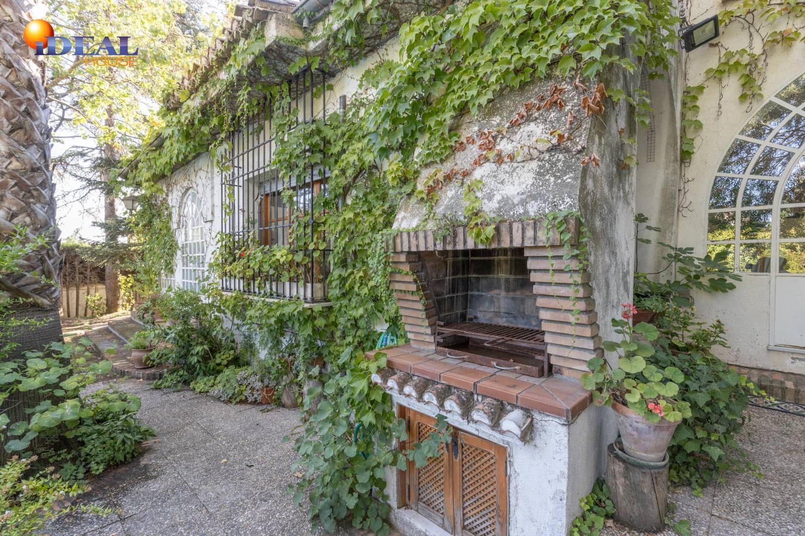 4 makuuhuone Huvila myytävänä paikassa Albolote mukana uima-altaan 
autotalli - 560 000 € (Ref: 9433856)