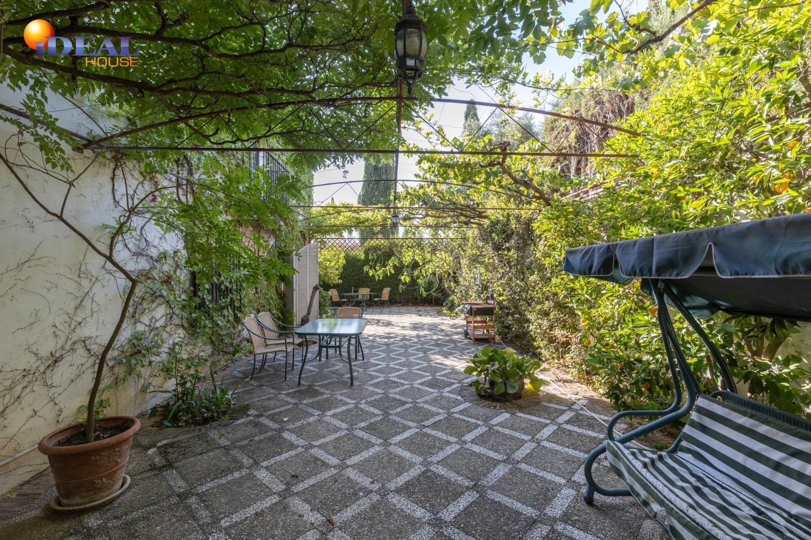 4 makuuhuone Huvila myytävänä paikassa Albolote mukana uima-altaan 
autotalli - 560 000 € (Ref: 9433856)