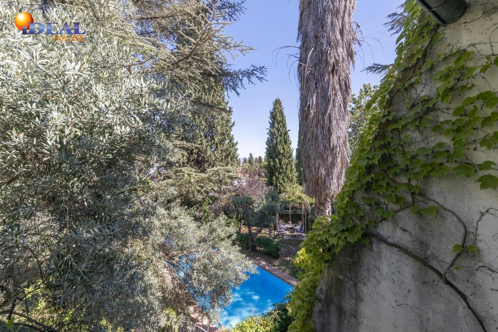 4 makuuhuone Huvila myytävänä paikassa Albolote mukana uima-altaan 
autotalli - 560 000 € (Ref: 9433856)