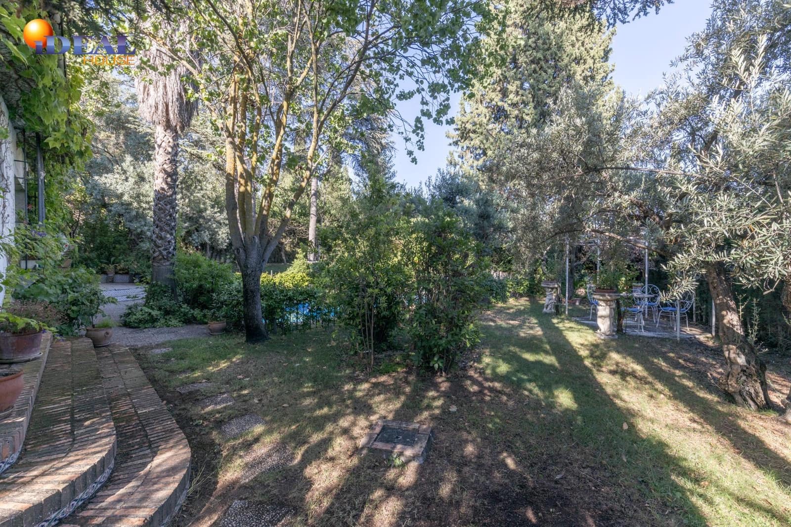 4 makuuhuone Huvila myytävänä paikassa Albolote mukana uima-altaan 
autotalli - 560 000 € (Ref: 9433856)