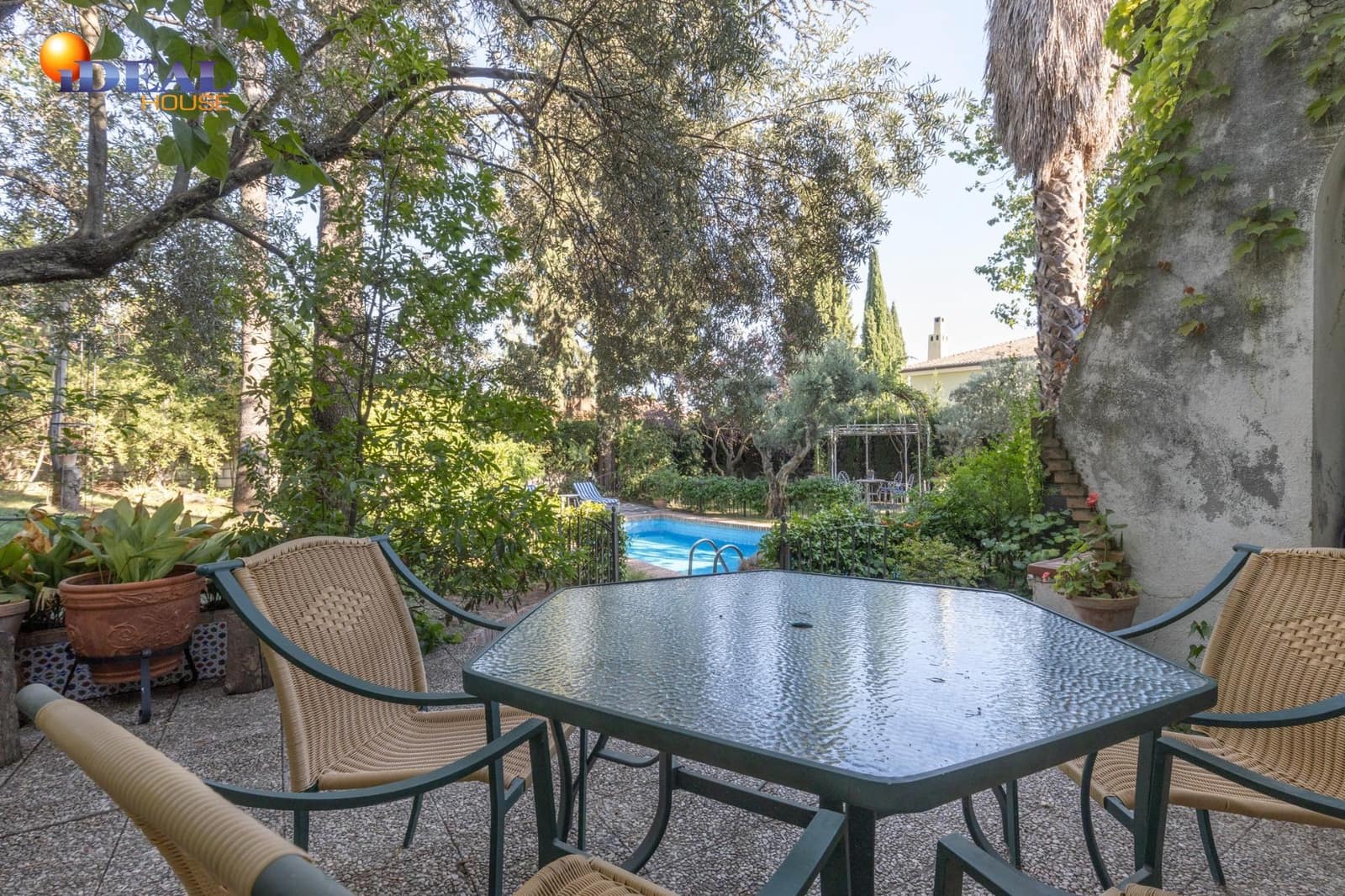 4 makuuhuone Huvila myytävänä paikassa Albolote mukana uima-altaan 
autotalli - 560 000 € (Ref: 9433856)