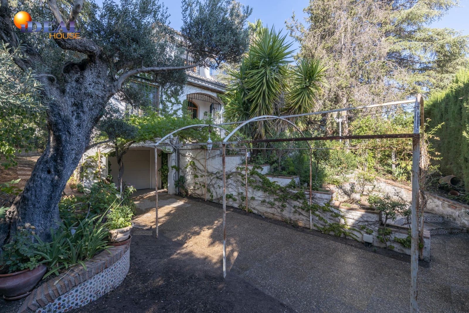 4 makuuhuone Huvila myytävänä paikassa Albolote mukana uima-altaan 
autotalli - 560 000 € (Ref: 9433856)