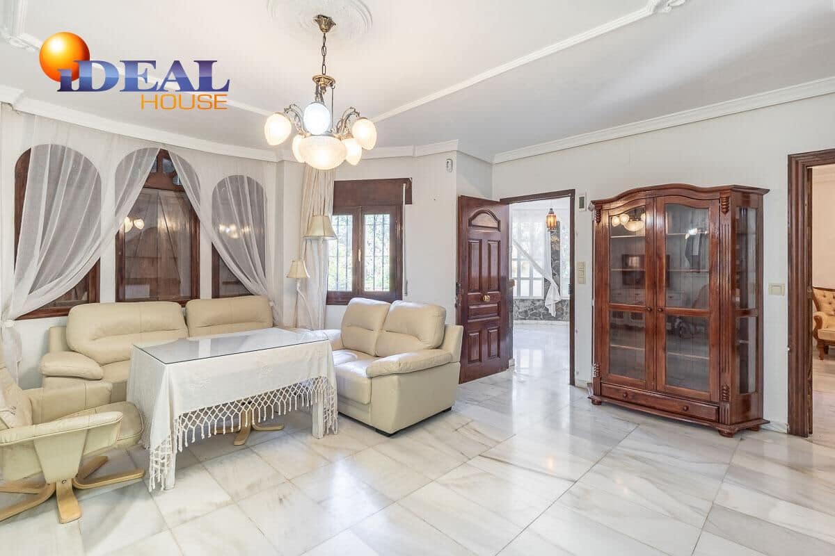 6 bedroom Villa for sale in Purullena with garage - € 249,000 (Ref: 9433860)