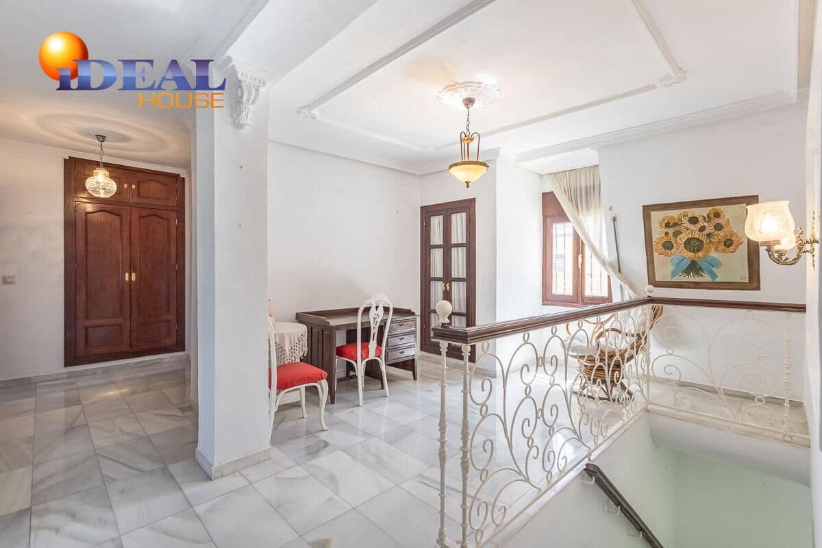 6 bedroom Villa for sale in Purullena with garage - € 249,000 (Ref: 9433860)