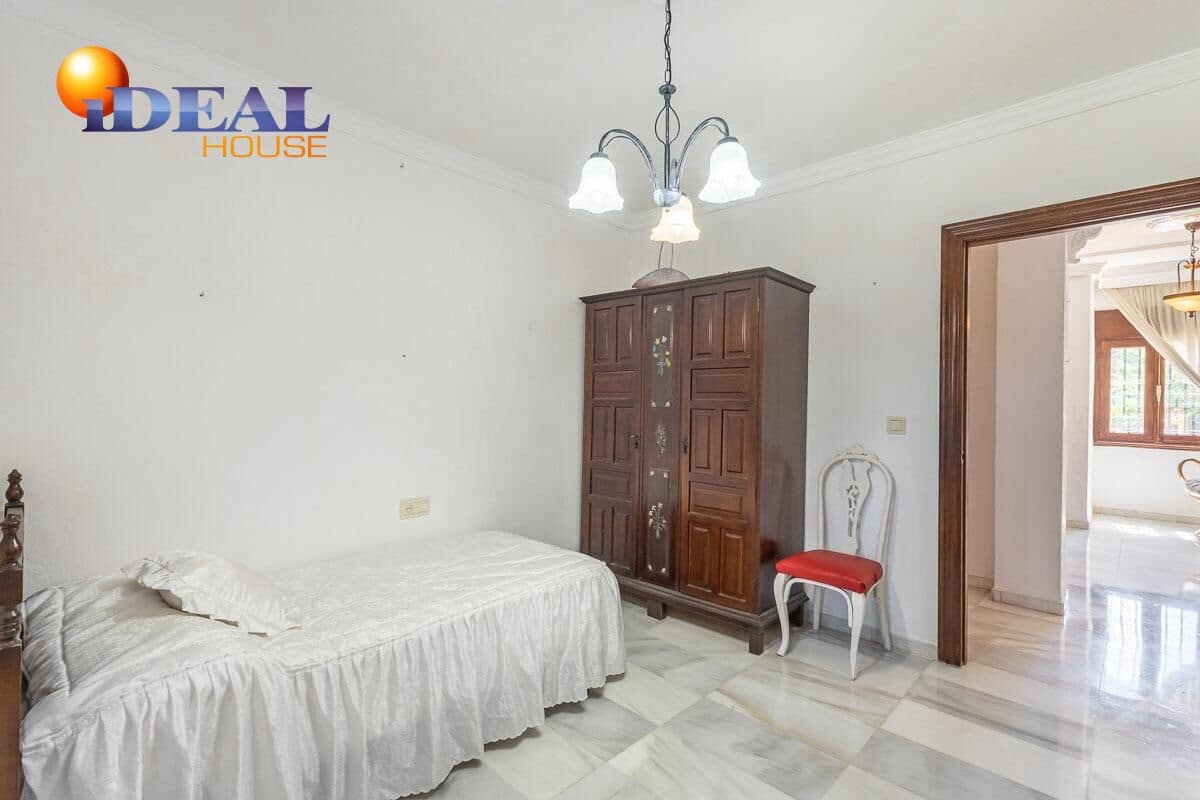 6 bedroom Villa for sale in Purullena with garage - € 249,000 (Ref: 9433860)