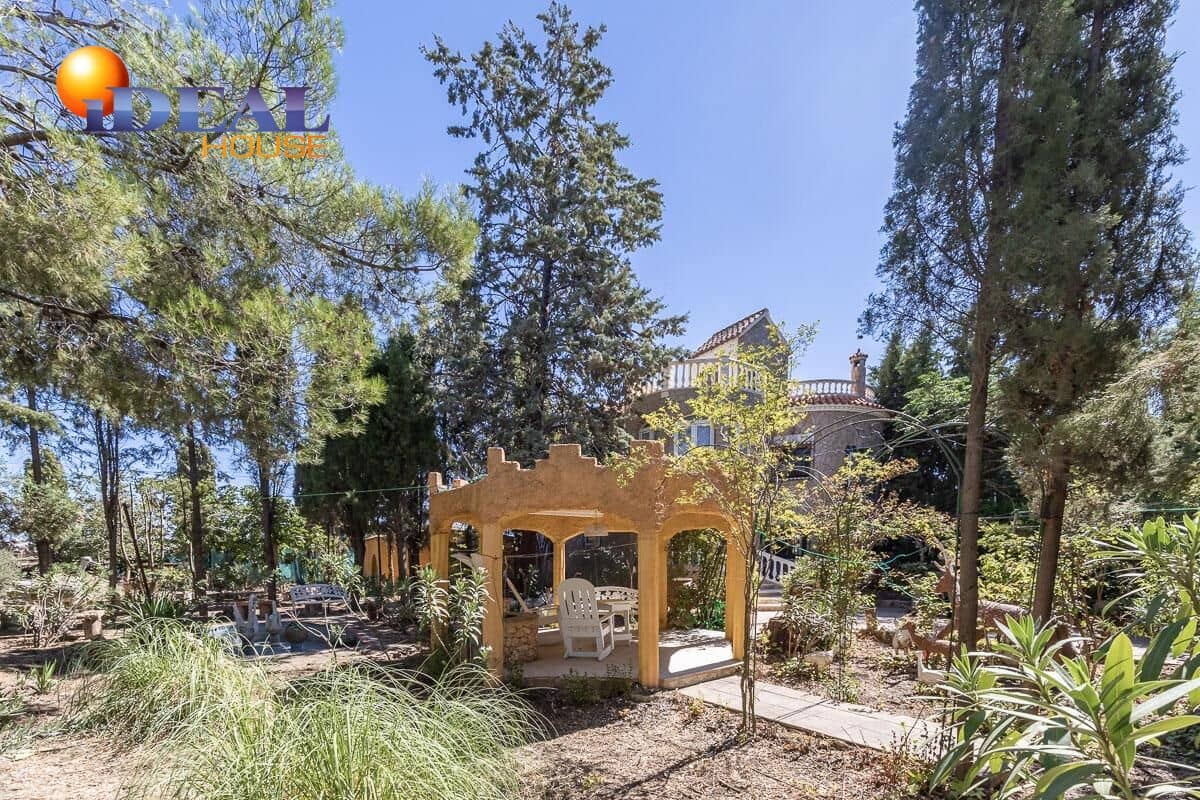 6 bedroom Villa for sale in Purullena with garage - € 249,000 (Ref: 9433860)