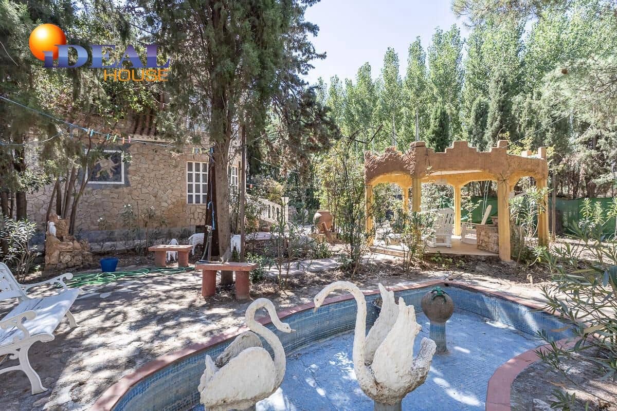 6 bedroom Villa for sale in Purullena with garage - € 249,000 (Ref: 9433860)